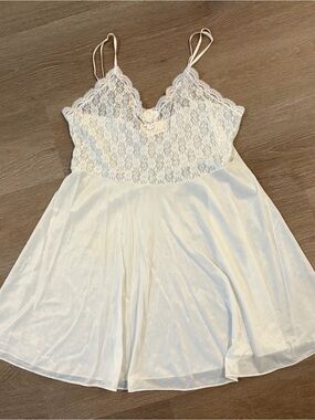 delicates white Lace Bodice Satin Chemise